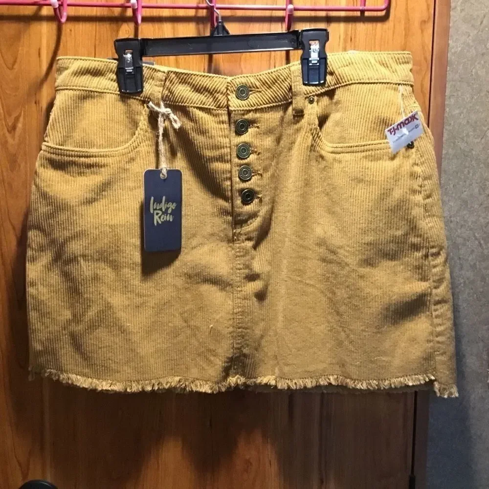 NWT Indigo Rein Brand Camel Corduroy Skirt.  13